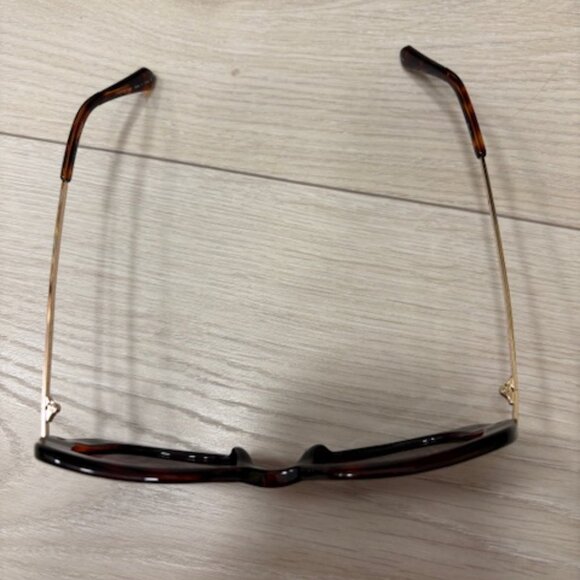 Lily Pulitzer Sunglasses - Picture 4 of 10